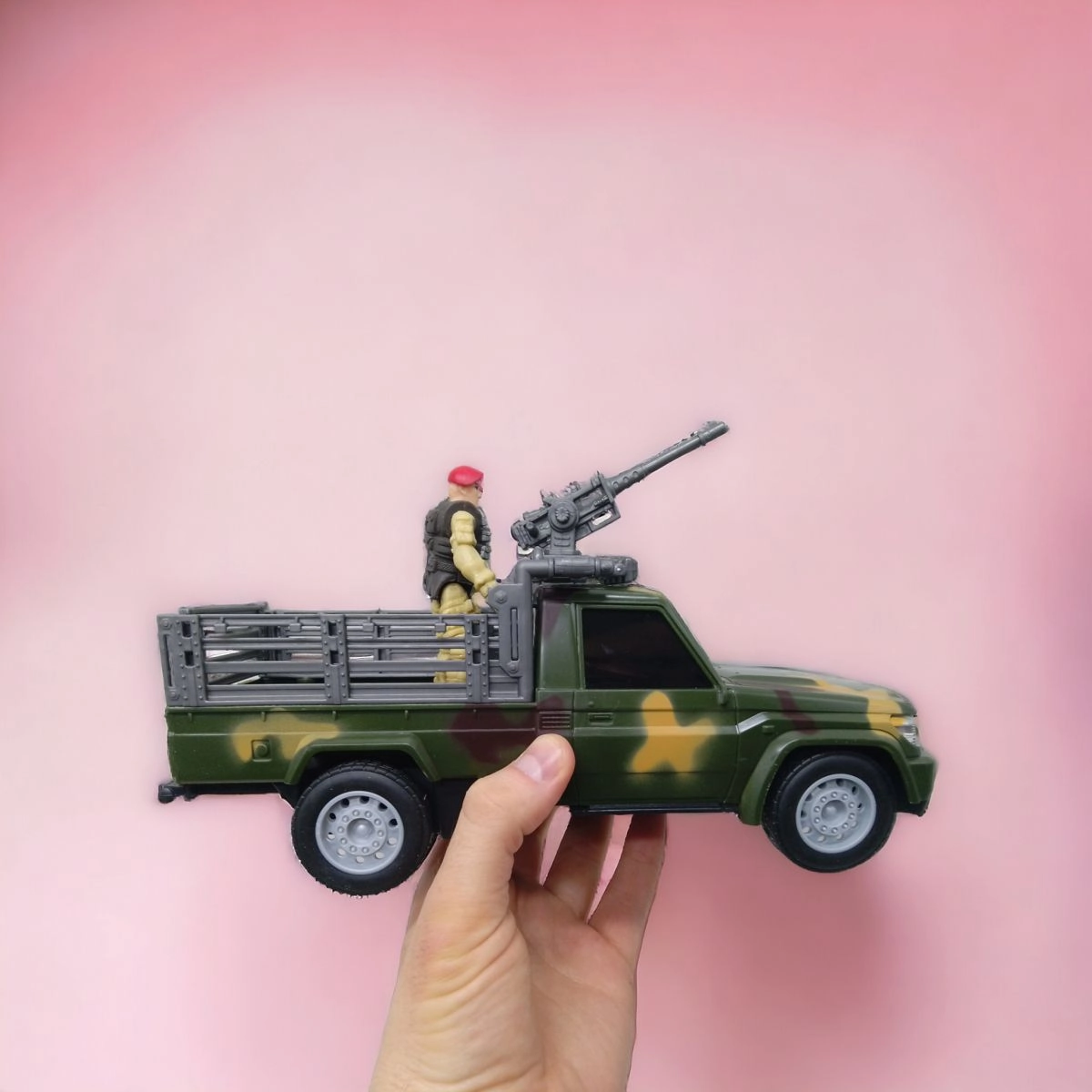 картинка Пикап на радиоуправлении Военный (зеленый) 858 Toys 858-331G - NiKids