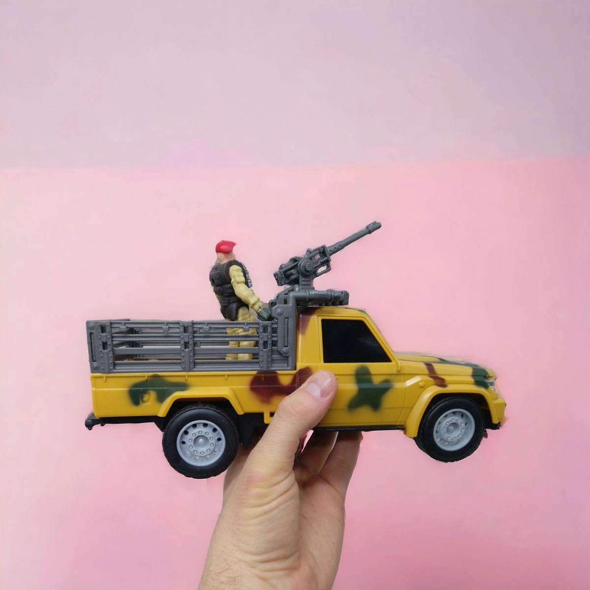 картинка Пикап на радиоуправлении Военный (хаки) 858 Toys 858-331G - NiKids